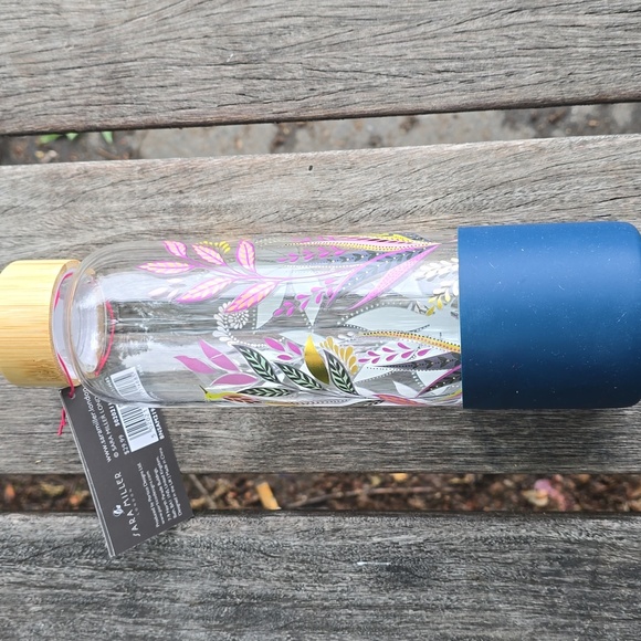 Sara Miller Botanic Paradise 600ml Glass Water Bottle$37.00 - Picture 5 of 7